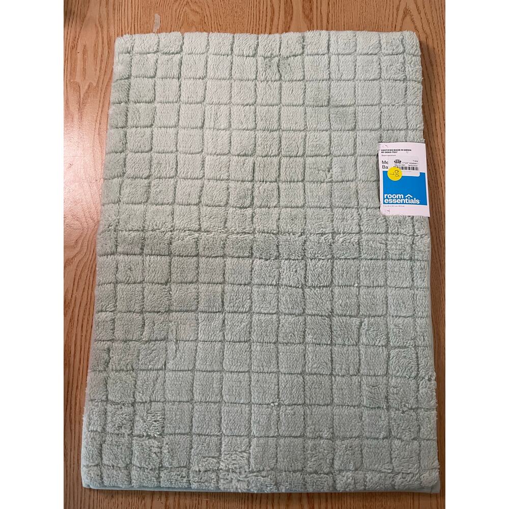 New Room Essentials Memory Foam Bath Mat Light Mint Green size 17”x24”